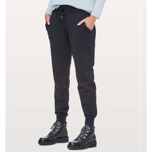 Lululemon Warm Down Jogger II Black Size 4 First Release - Picture 3 of 13